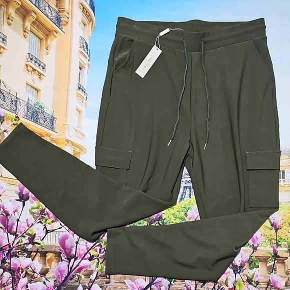 Charlie Paige Curvy‎ High Waisted Olive Green Cargo Joggers Size 2X NWT - Picture 1 of 6